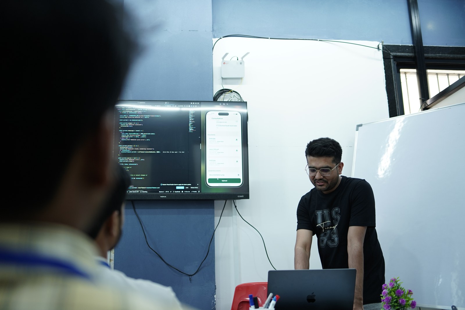 Faimsoft mentor demonstrating software during a classroom session
