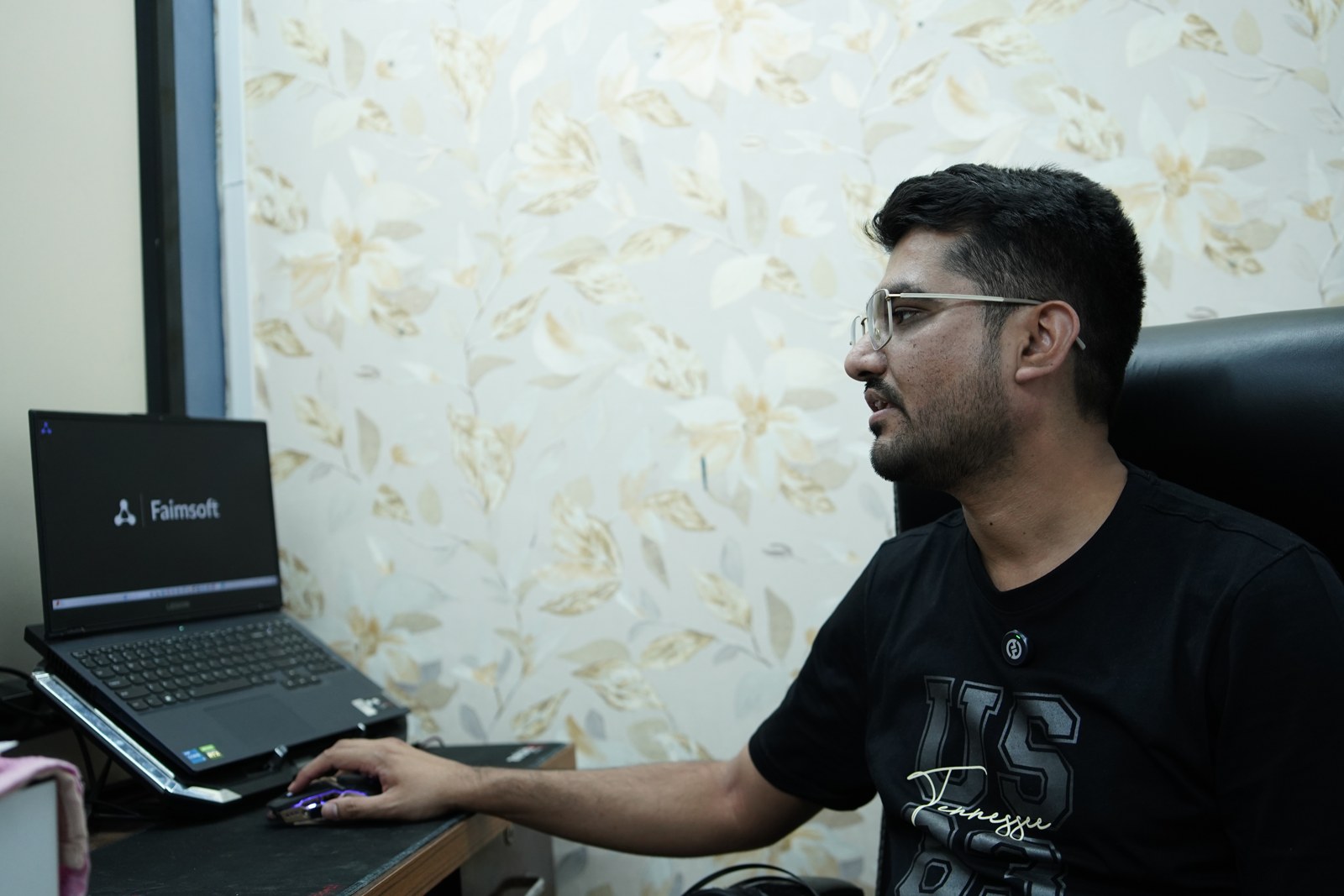 Faimsoft mentor at a development workstation